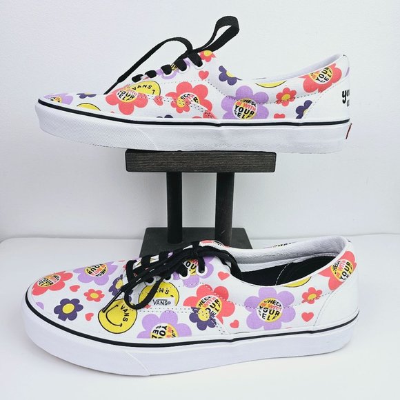 Van's Hey! You're Awesome! Flowers Smiley Check with Your Self, 751505, W12M10.5 - Picture 3 of 12